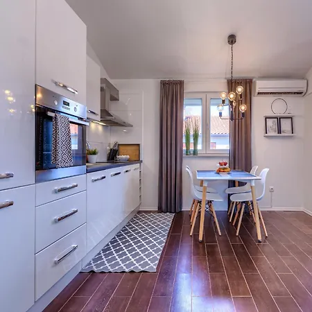 Vanessa By Interhome Umag